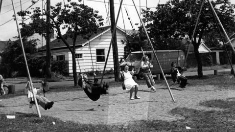 Illustrative photo: Seattle - Senior Citizen Walking Club at Alki Playground, 1980 (51353894704) (Wikimedia Commons, CC BY 2.0)