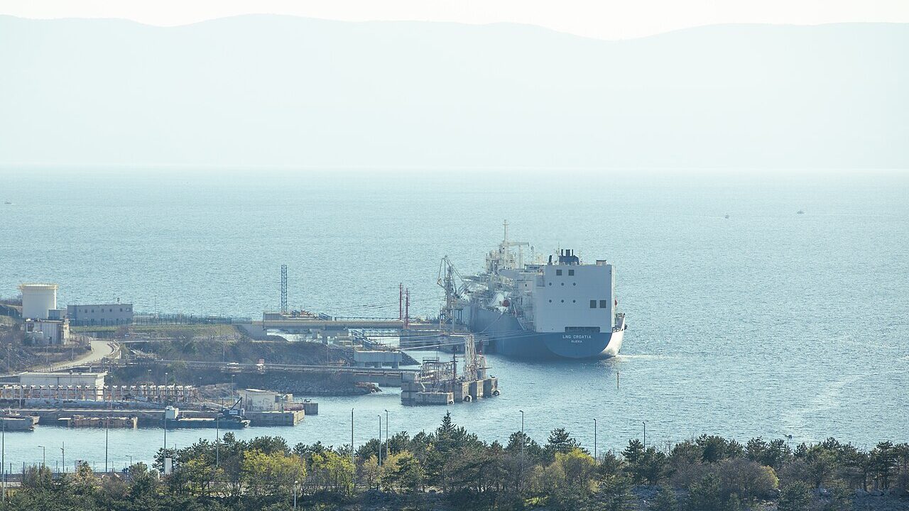 Illustrative photo: Oil tanker, gas tanker in the high sea Refinery Industry cargo ship (52848038105) (Wikimedia Commons, CC BY 2.0)